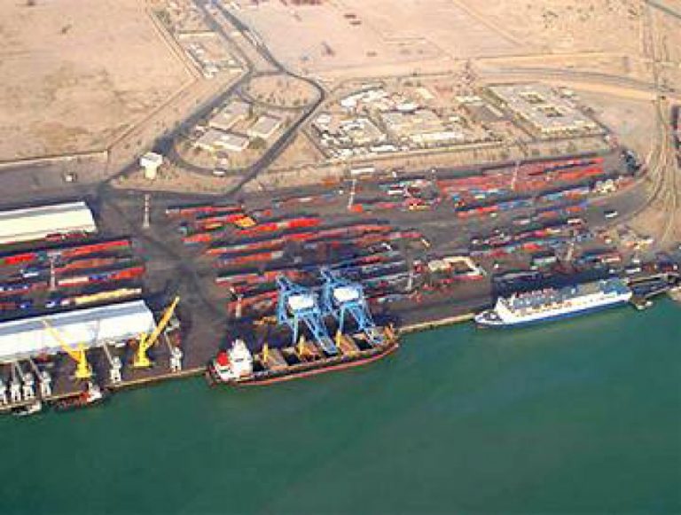 Portul irakian Umm Qasr şi-a reluat activitatea întreruptă de proteste