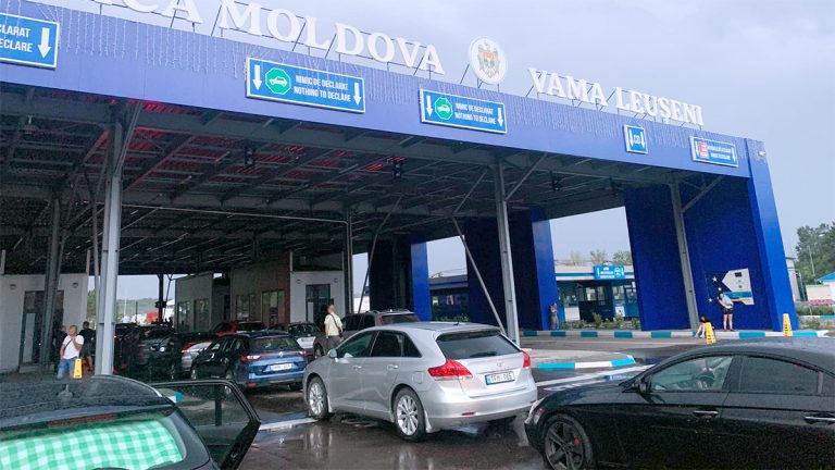 Vama Leușeni-Albița: se menține flux majorat pe direcția ieșire din Moldova, intrare în România 