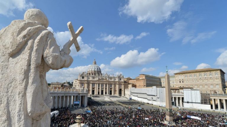 Vaticanul se opune pedepsirii homosexualității