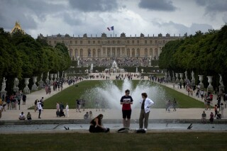Alertă cu bombă la Palatul Versailles