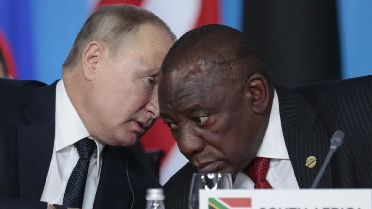 Putin şi Ramaphosa vor să-şi ‘accentueze’ cooperarea, după ce SUA acuză Africa de Sud de furnizarea de armament Rusiei