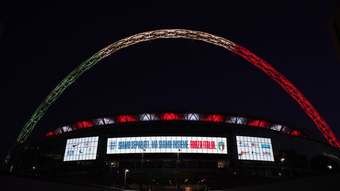 Stadionul Wembley, luminat în culorile drapelului Italiei în semn de omagiu pentru victimele COVID-19