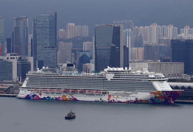 Pasagerii şi echipajul navei World Dream au primit permisiunea de a debarca la Hong Kong