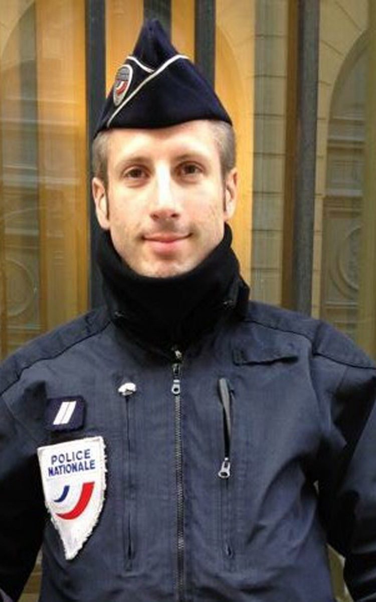Parchetul francez antiterorist cere judecarea a patru suspecţi în uciderea poliţistului Xavier Jugelé