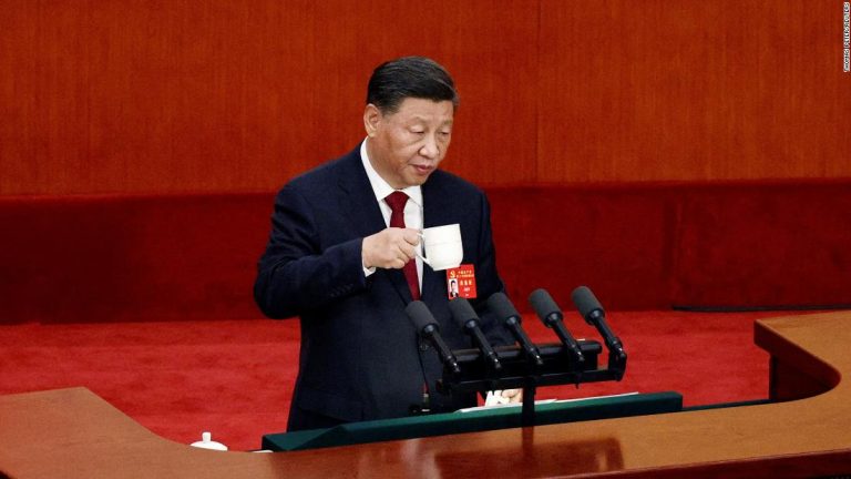 De ce Xi Jinping are două ceşti de ceai în faţă în timp ce toţi ceilalţi oficiali chinezi au doar una?