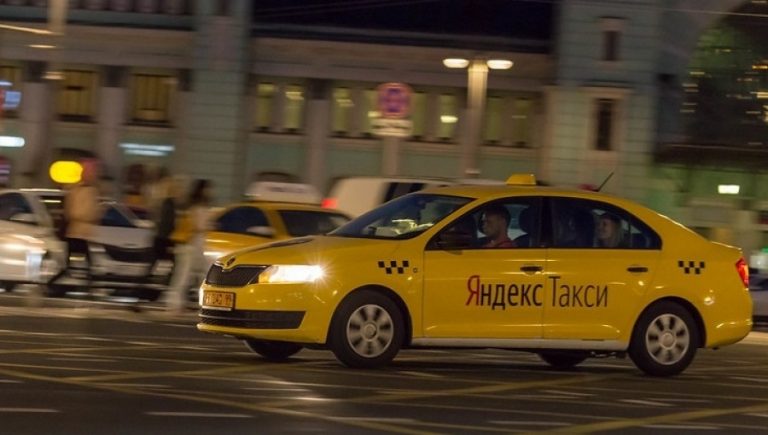 Lituania cere Google şi Apple să elimine aplicaţia pentru transporturi la cerere Yandex.taxi