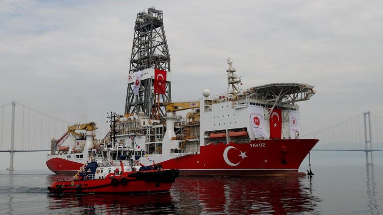 Turcia îşi recheamă în port o navă de foraj din coasta cipriotă