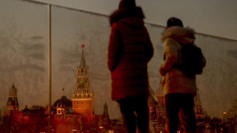 Deja al doilea an fără artificii la Moscova. Află cum petrec rușii de Anul Nou 2024