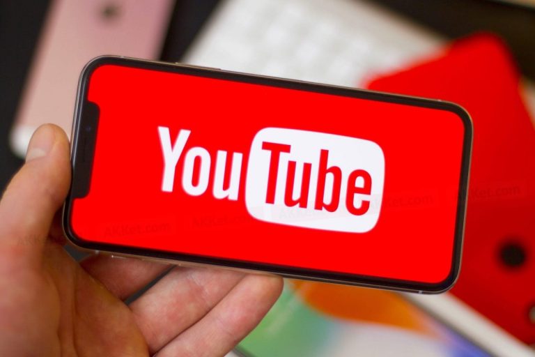 YouTube negociază cu mai multe case de discuri și vrea să obţină drepturi de folosire a muzicii pentru antrenarea AI-ului