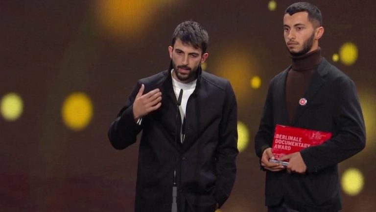 Regizorul israelian Yuval Abraham spune că a fost amenințat cu moartea după discursul ținut la Berlinale