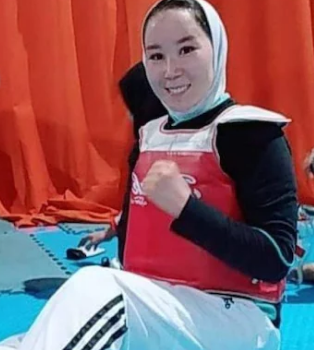 Apel al sportivei afgane Zakia Khudadadi pentru a putea ajunge la competiţia de la Tokyo: ‘Vă rog, luaţi-mă de mână şi ajutaţi-mă’