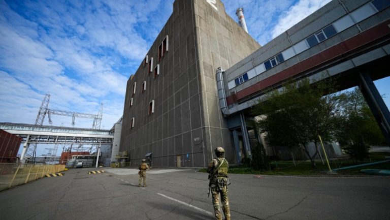 Explozii şi tiruri de arme automate au fost auzite în apropiere de centrala nucleară din Zaporojie