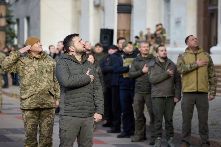 Zelenski a cântat imnul naţional al Ucrainei la Herson