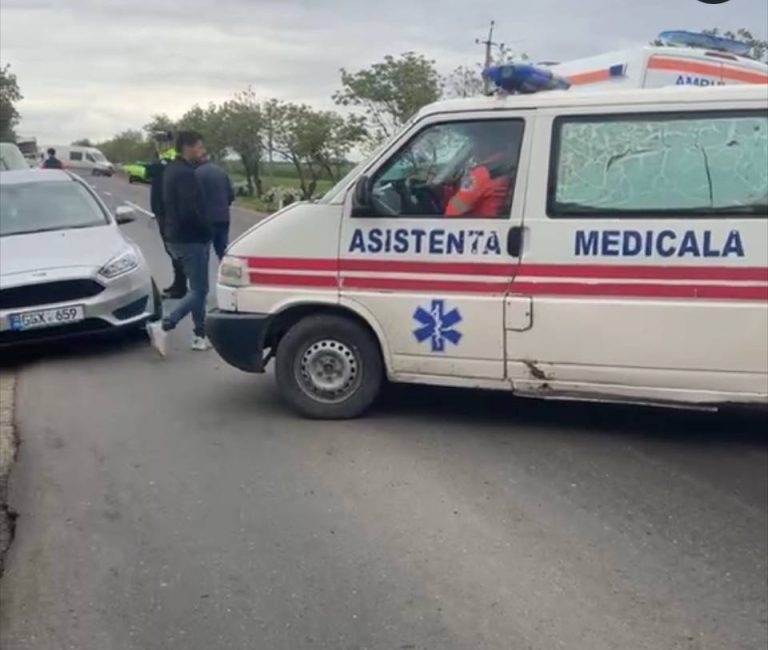ULTIMA ORĂ! Accident violent la Căușeni. Cel puțin o persoană a decedat după ce un autobuz s-a tamponat cu o mașină
