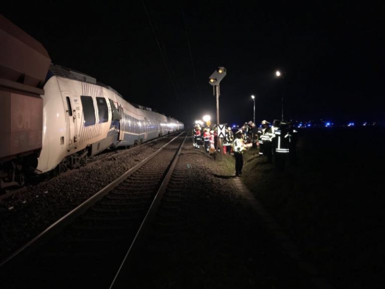 Germania : Zeci de victime rănite în urma unei tamponări dintre două trenuri