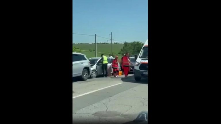 Ghinion pentru trei șoferi. Accident în lanț în municipiul Chișinău