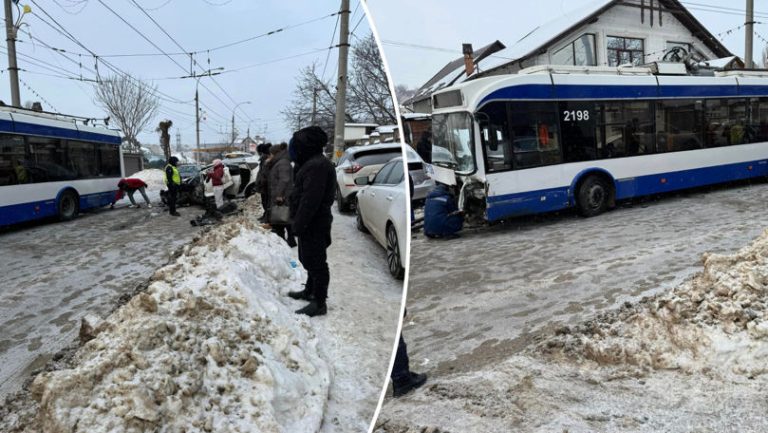 Un troleibuz și un Nissan s-au ciocnic violent la Durlești. O persoană a fost transportată la spital