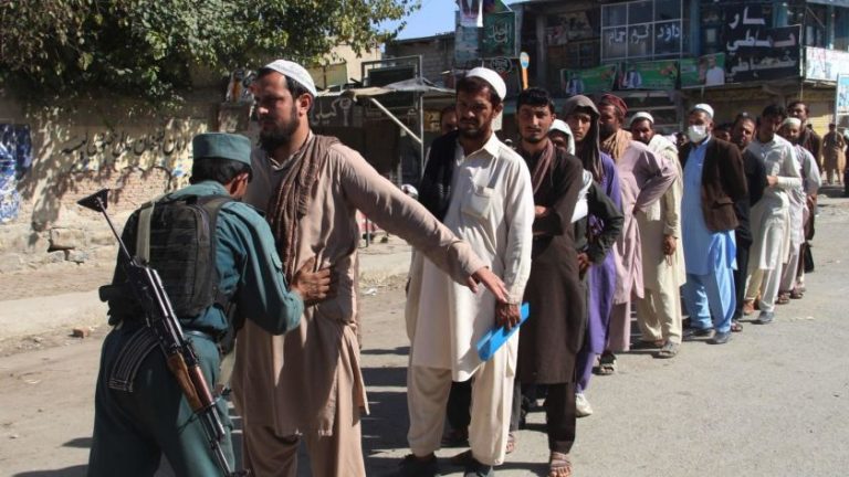 Explozii în Afganistan după deschiderea secţiilor de votare pentru alegerile prezidenţiale