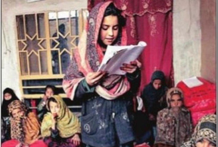 Talibanii încep măsurile radicale: Fetelor nu li se mai permite să stea în aceleaşi clase cu băieţii