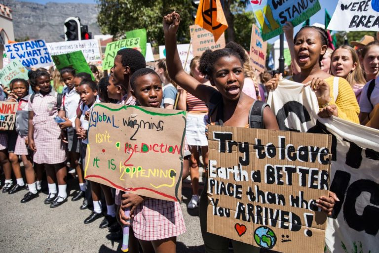 Africa de Sud: Sute de oameni au protestat la Johannesburg împotriva încălzirii globale
