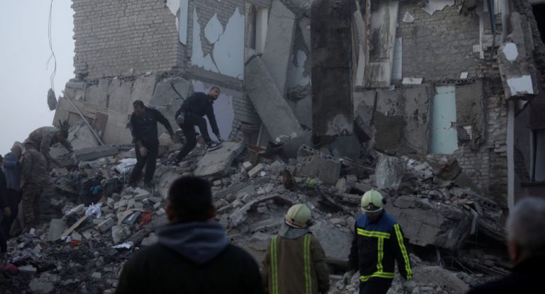 Nouă persoane, arestate în Albania pentru responsabilitatea lor în prăbuşirea unor clădiri în urma seismului din noiembrie
