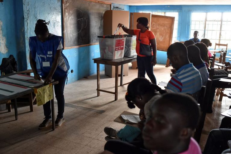 Al doilea tur al alegerilor prezidenţiale din Liberia se derulează într-o manieră mai bine organizată decât turul întâi (observatori UE)