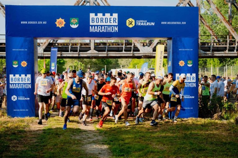 Sute de alergători, reuniți pe malul Prutului, la cea de-a doua ediție a competiției BORDER MARATHON
