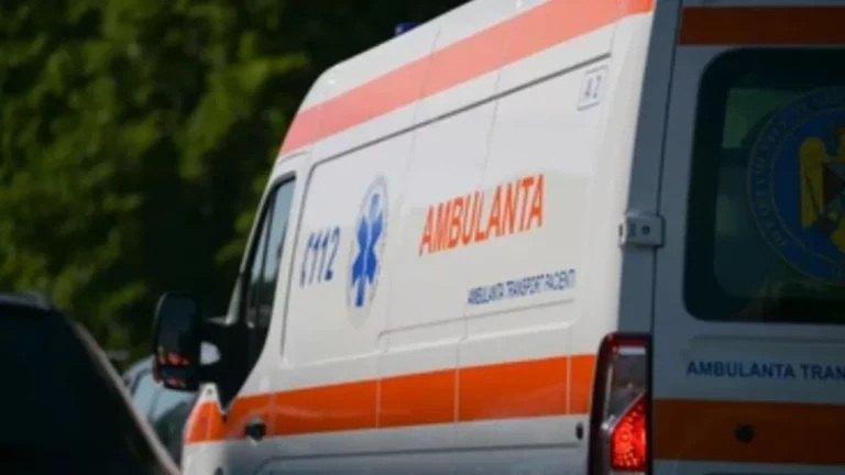 La un pas de tragedie! O tânără din R.Moldova s-a aruncat de la etajul unui bloc din Iași