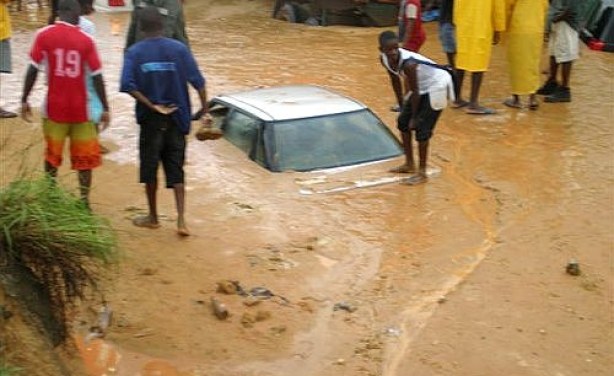41 de morţi în mai puţin de 24 de ore în urma ploilor torenţiale din Angola