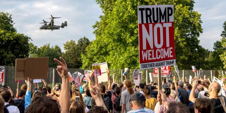 Protest de mare amploare la Londra faţă de vizita lui Trump