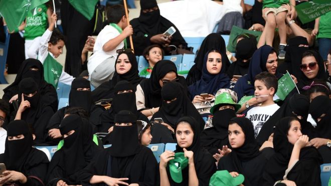 Moment istoric în Arabia Saudită : Pentru prima dată, femeile s-au aflat în tribunele unui meci de fotbal