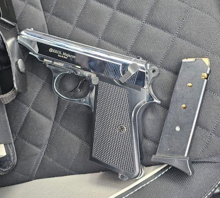 FOTO/ Un pistol pneumatic tăinuit, depistat în cadrul controlului vamal la Leușeni