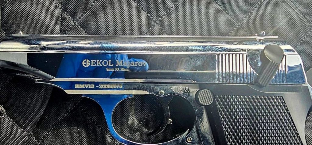 FOTO/ Un pistol pneumatic tăinuit, depistat în cadrul controlului vamal la Leușeni 2 arma pistol pneumatic 2