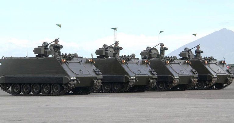 Rusia a donat echipamente militare Filipinelor, inclusiv 5.000 de puşti de asalt Kalaşnikov şi 20 de camioane