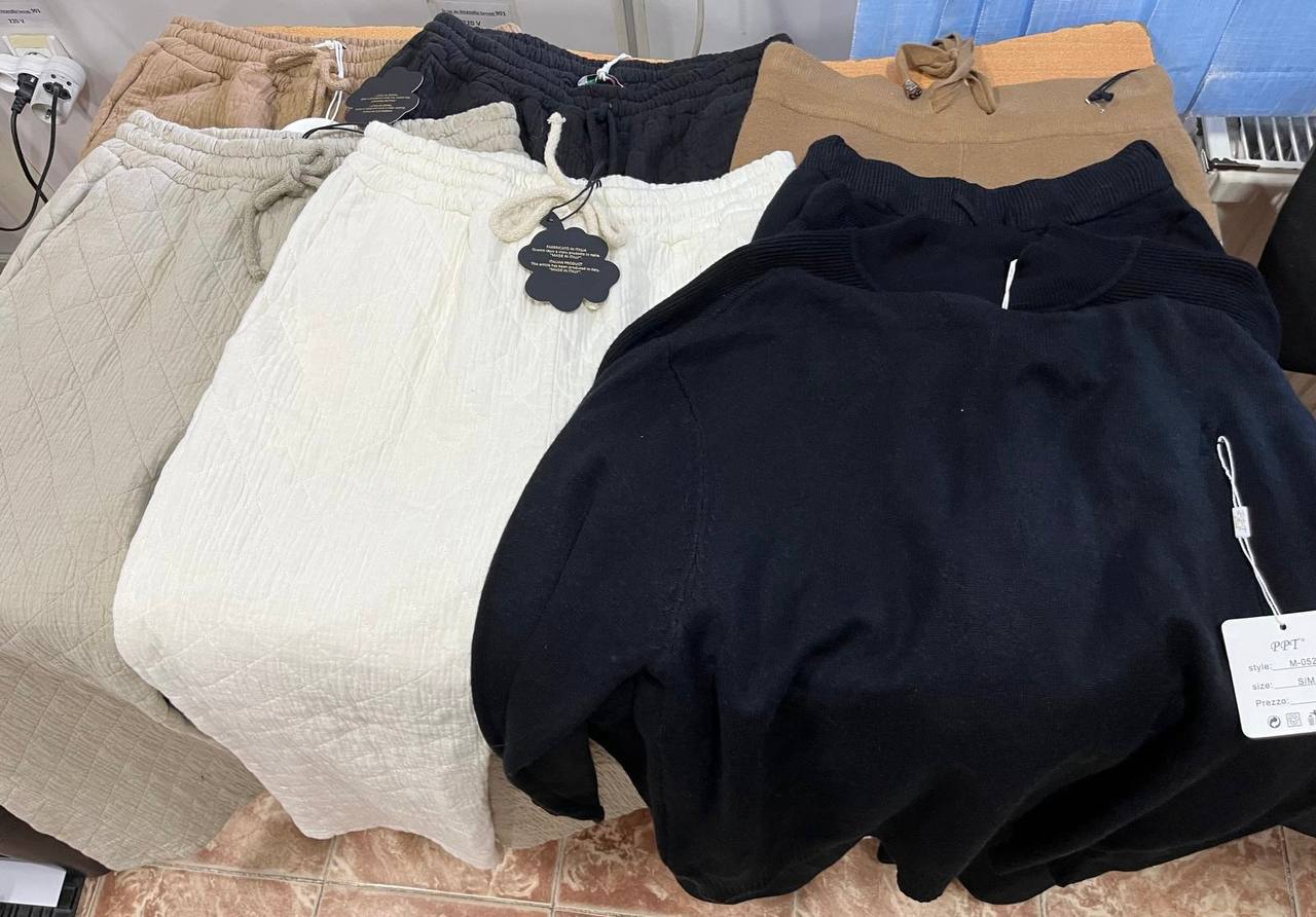 Articole vestimentare, în cantități comerciale, depistate tăinuite în cadrul controlului vamal 1 articole vestimentare 1
