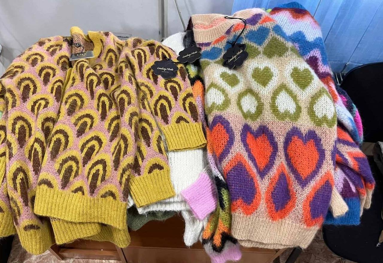 Articole vestimentare, în cantități comerciale, depistate tăinuite în cadrul controlului vamal 5 articole vestimentare 5