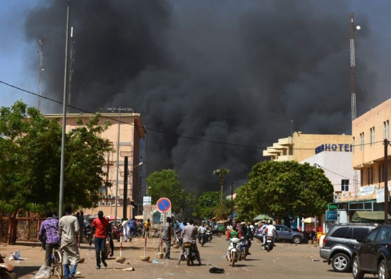 Burkina Faso : Atac la sediul Statului Major al forţelor armate. Cel puțin 30 de persoane au fost ucise