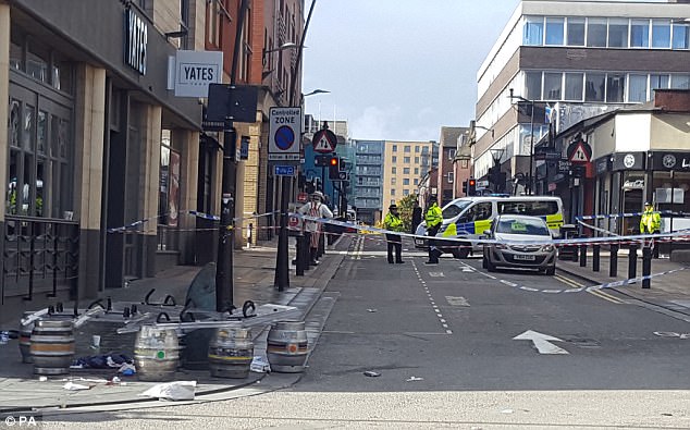 Marea Britanie : Accident în faţa unei moschei din Birmingham, poliţia efectuează o anchetă pentru un eventual motiv terorist