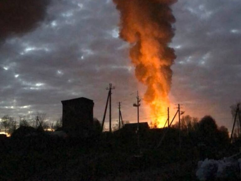 Atac ucrainean masiv asupra întreprinderilor petroliere de lângă Smolensk  