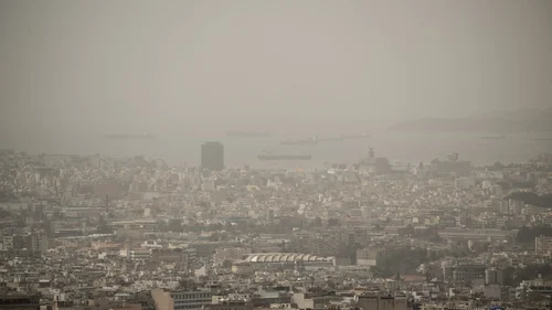 Atena, sufocată de nori groşi de praf şi nisip din Sahara
