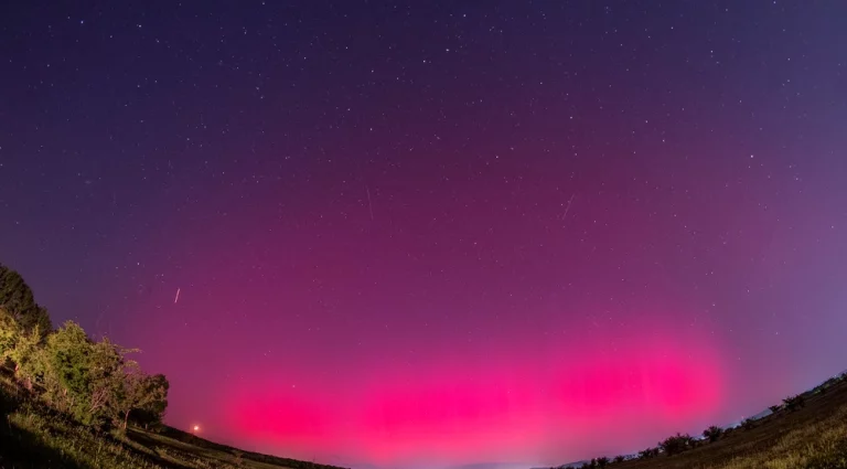 Aurora boreală ar putea fi vizibilă din nou, la începutul lunii iunie. Ce spun oamenii de știință