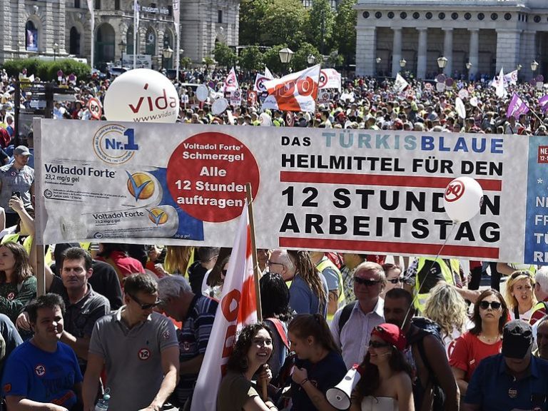 Austria: Zeci de mii de persoane au manifestat împotriva zilei de lucru de 12 ore