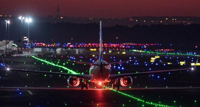 Panică pe Aeroportul din Frankfurt: Două avioane de pasageri au intrat în coliziune la sol
