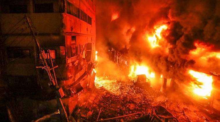 Incendiu masiv într-un complex comercial din capitala Bangladeshului