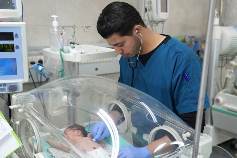29 de bebeluși prematuri evacuați din Gaza au ajuns în Egipt