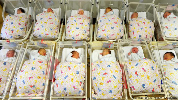 Proaspeţii tătici din Cehia pot beneficia de un concediu de paternitate de o săptămână