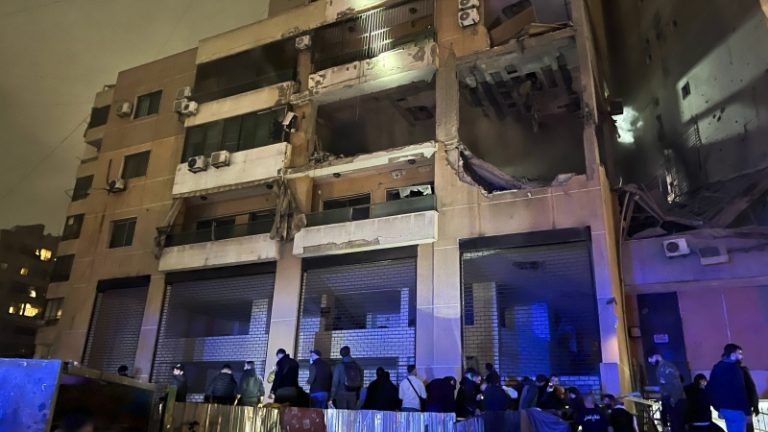 Explozie puternică într-o suburbie din Beirut; patru morți