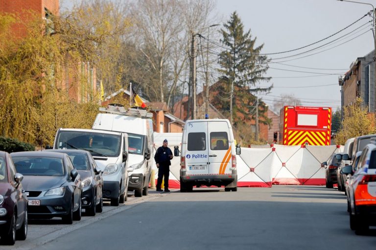Şase morţi şi 26 de răniţi după ce un autovehicul a intrat în participanţii la un carnaval în Belgia