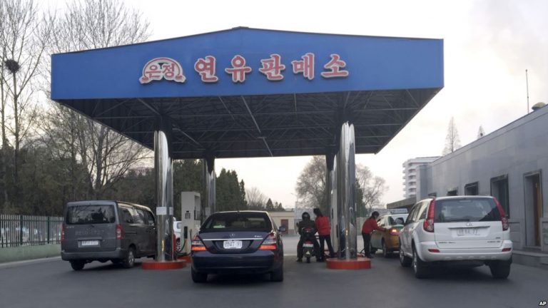 Efectele sancţiunilor: În Coreea de Nord, benzina s-a scumpit la 7 dolari/litru