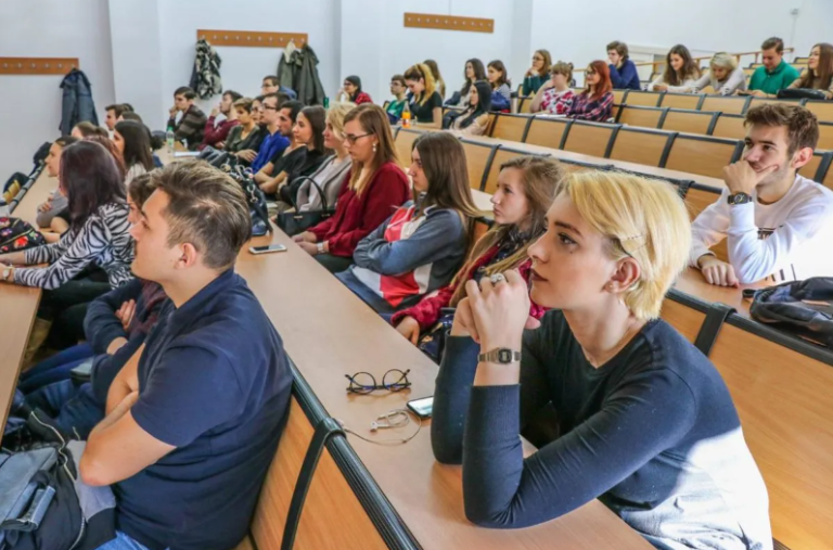 Adolescenții vor putea studia despre represiunile regimului comunist din Moldova 